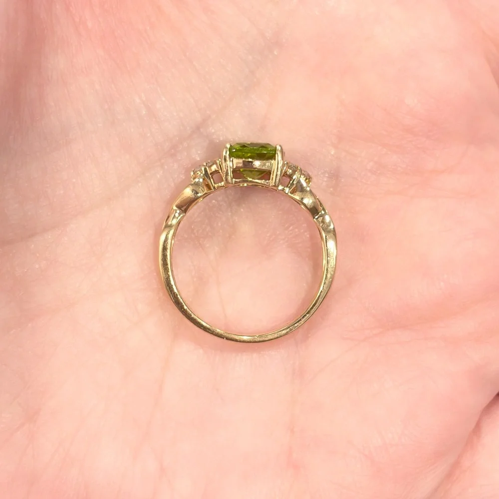 Vintage 10K Gold Peridot Ring: Filigree Band, Quartz Accents, Size 6.75 - Picture 8 of 11